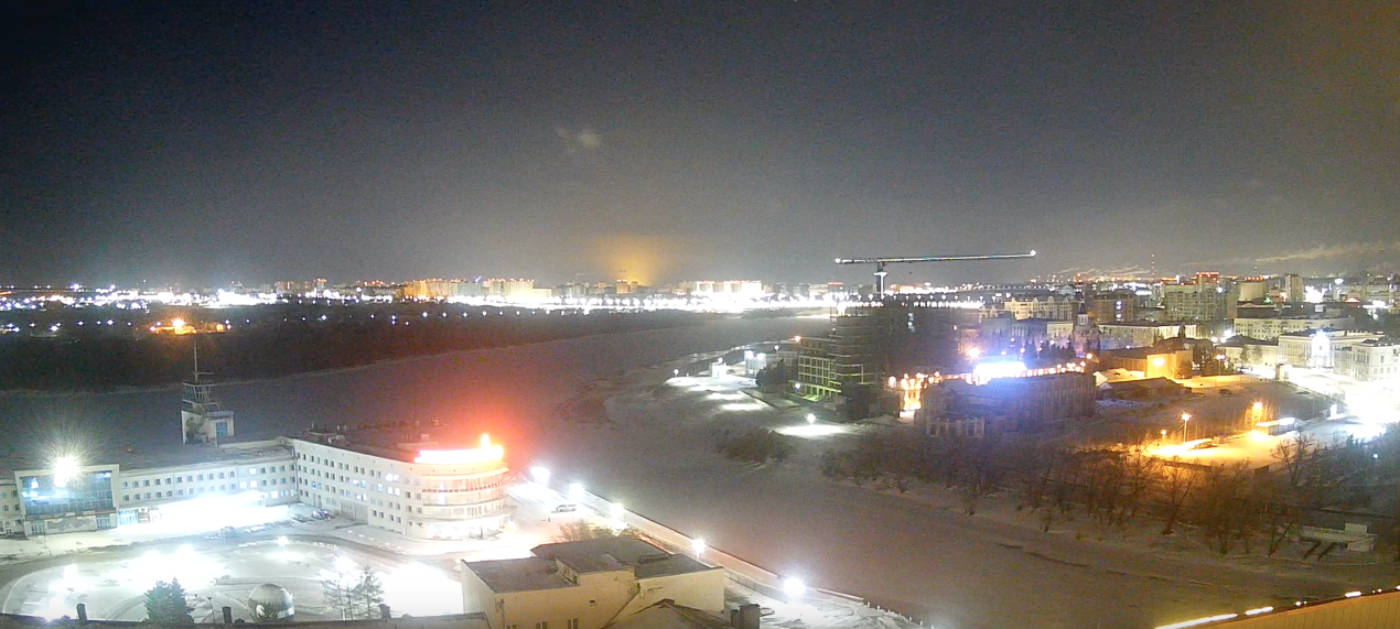 Вид с веб-камеры на Речной порт с видом на реки Омь и Иртыш