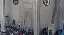 Веб-камера показывает Московскую Соборную Мечеть, молельный зал