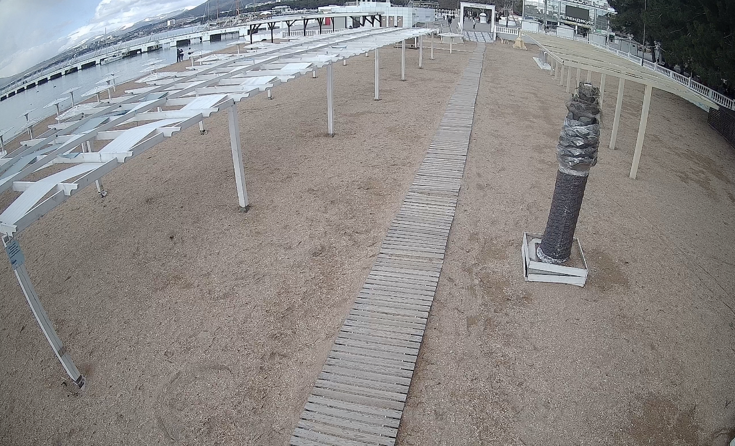 Вид с камеры на Центральный песчаный пляж Геленджика сейчас: погода, вид