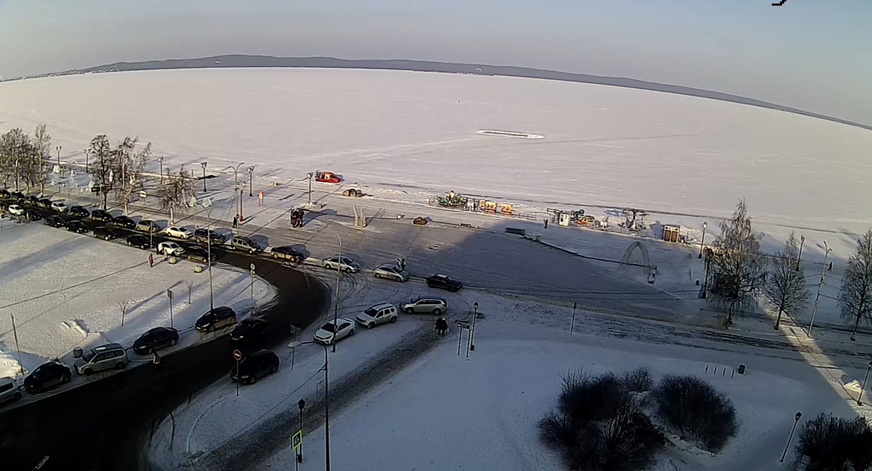 Вид с веб-камерына набережну Онежского озера в Петрозаводске